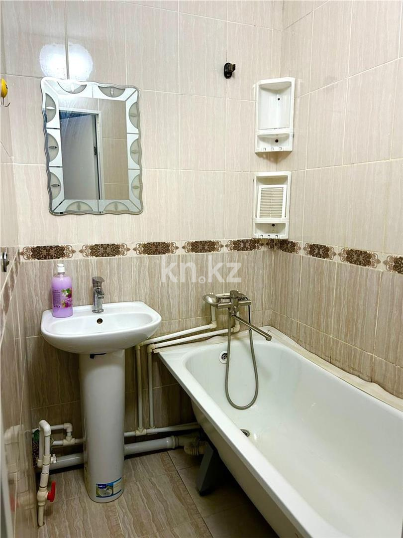 Продажа 4-комнатной квартиры, 70 м², ул. Муканова в Караганде - фото 6