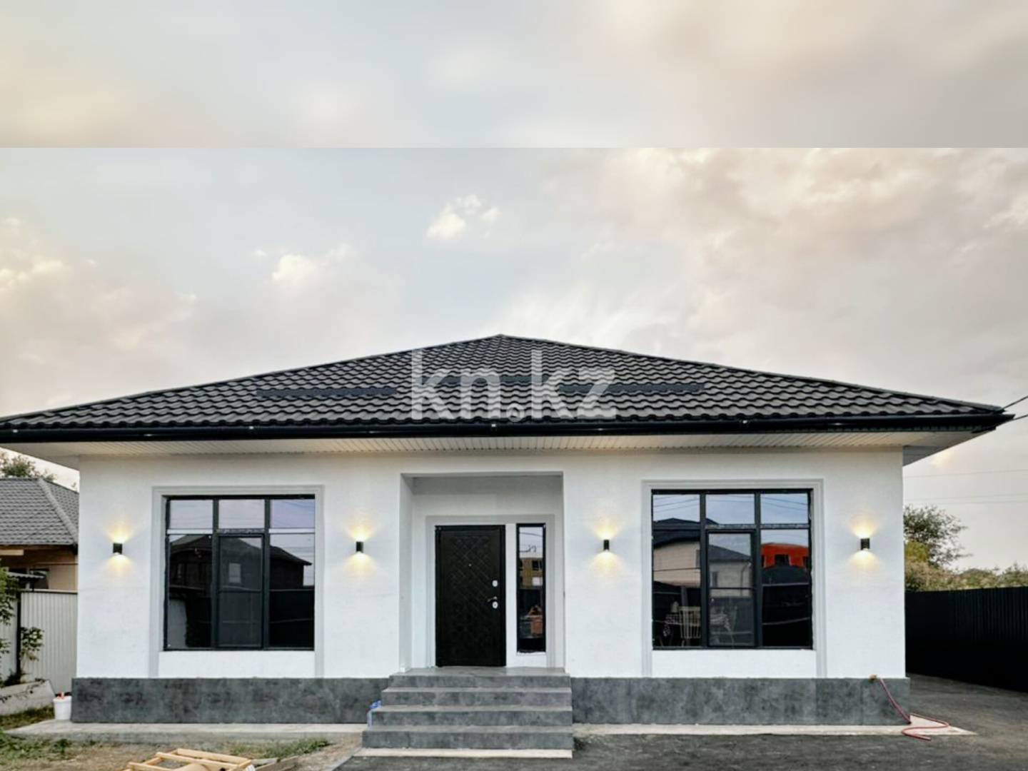 Продажа 4-комнатного дома, 128 м², ул. 1-я, дом  124 - Продажа домов, коттеджей в Алматы с фото фото 1 из 13