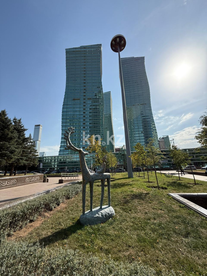 Продажа 3-комнатной квартиры, 130 м², ул. Достык, дом  5/1 - ул. Сауран в Астане - фото 3