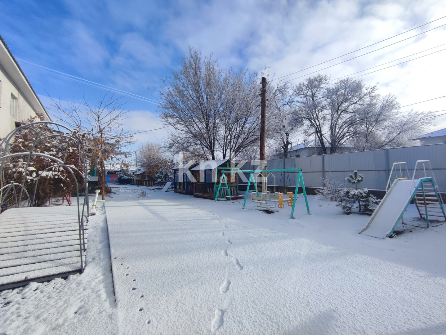 Продажа дома, 1105 м² - Продажа домов, коттеджей в Алматинской области фото 1 из 3