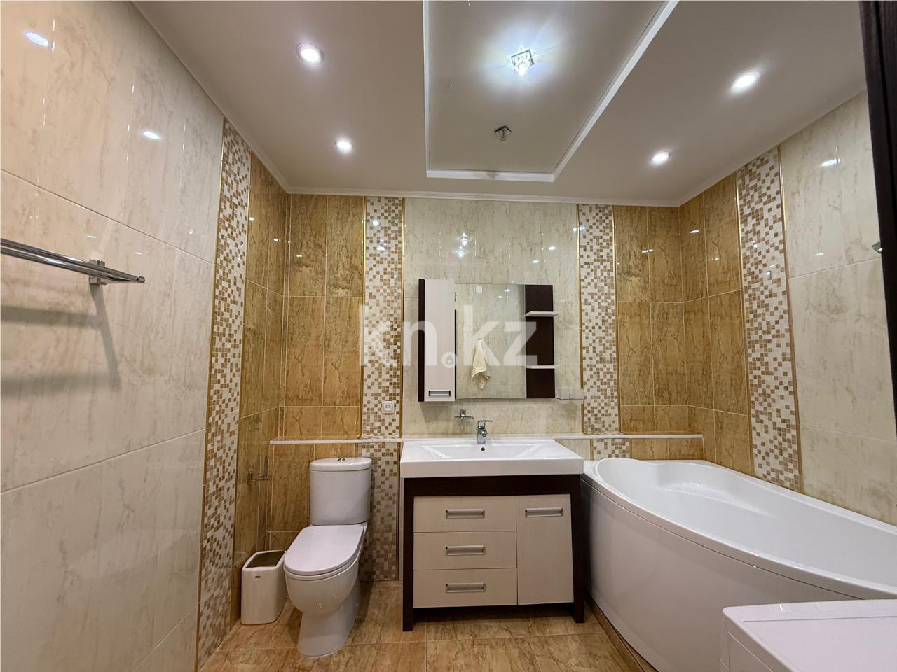 Продажа 3-комнатной квартиры, 103 м², ул. Абая, дом  61/2 - Продажа  трехкомнатных квартир в Караганде без посредников с фото фото 1 из 13