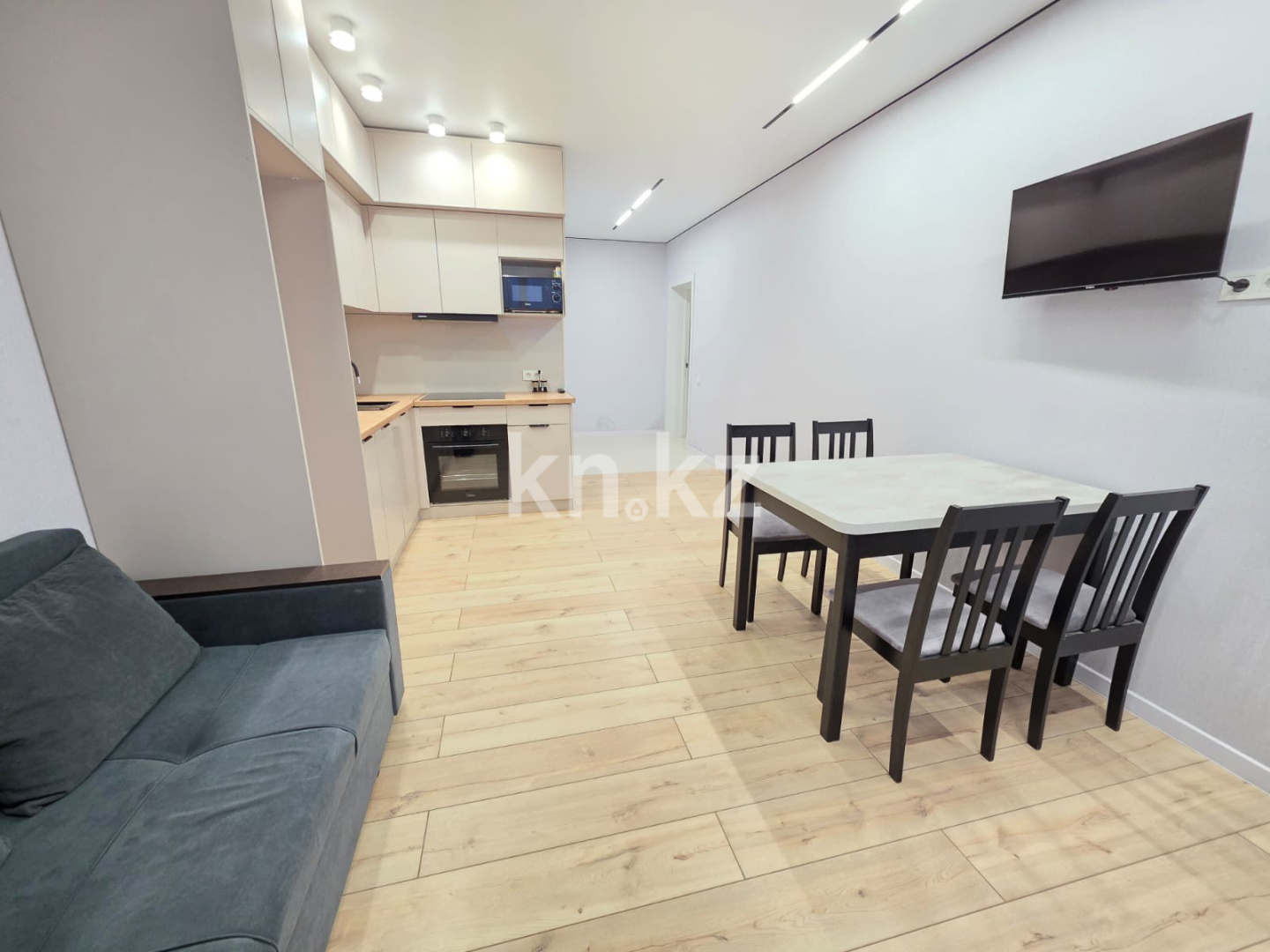 Продажа 1-комнатной квартиры, 55.6 м² в Алматы - фото 2