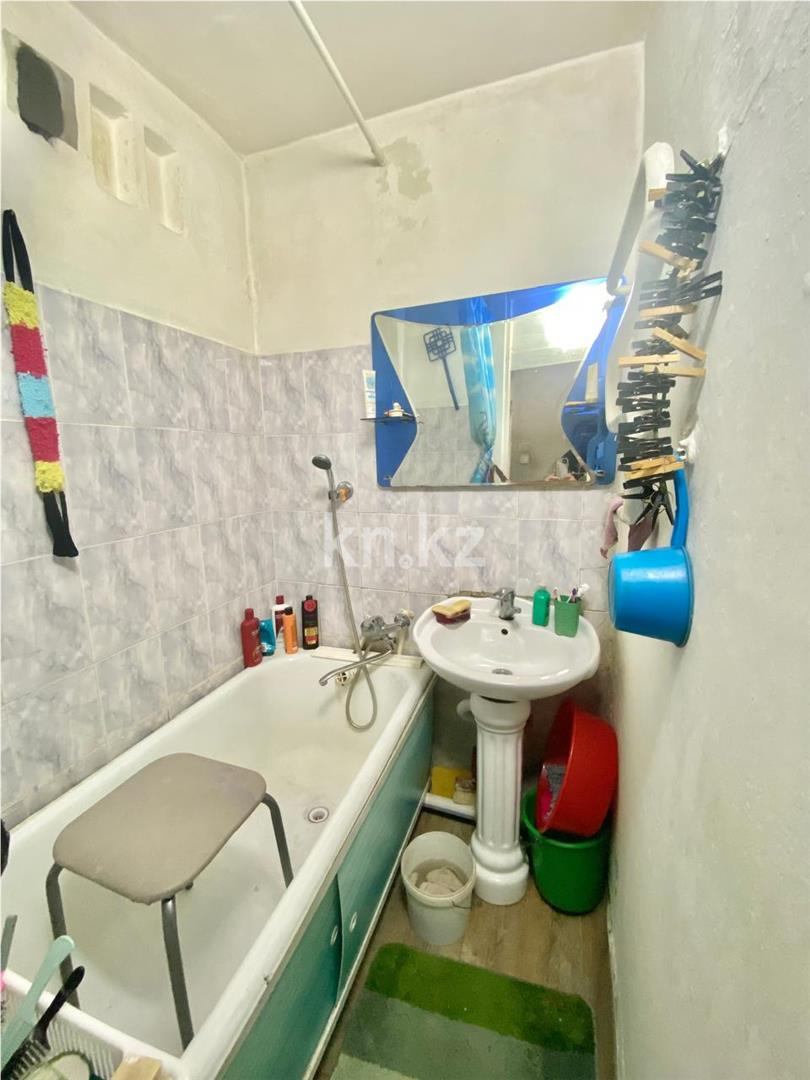 Продажа 3-комнатной квартиры, 46 м², мкр-н 17, дом  35 в Караганде - фото 10
