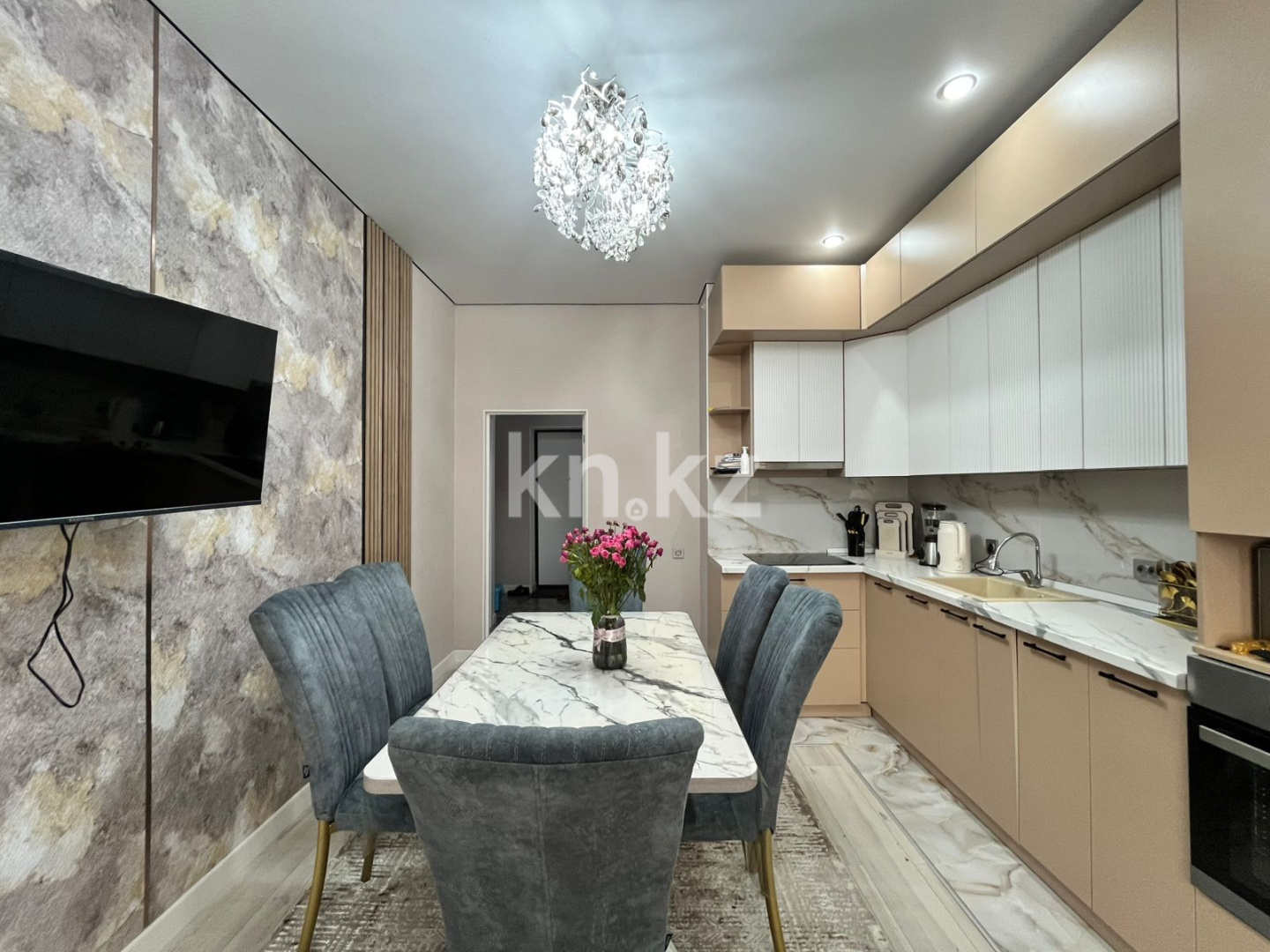 Аренда 2-комнатной квартиры посуточно, 50.6 м², пр. Райымбека, дом  348/1 - ул. Емцова - Аренда  двухкомнатных квартир посуточно в Алматы фото 3 из 17