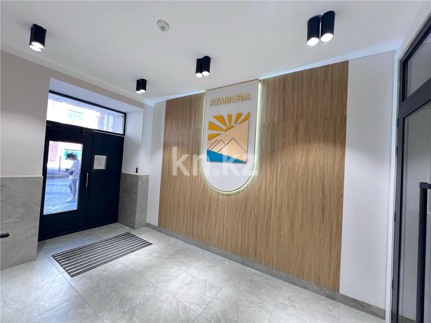 Продажа 3-комнатной квартиры, 90 м², ул. Букетова, дом  3/5 - Продажа  трехкомнатных квартир в Караганде фото 1 из 19