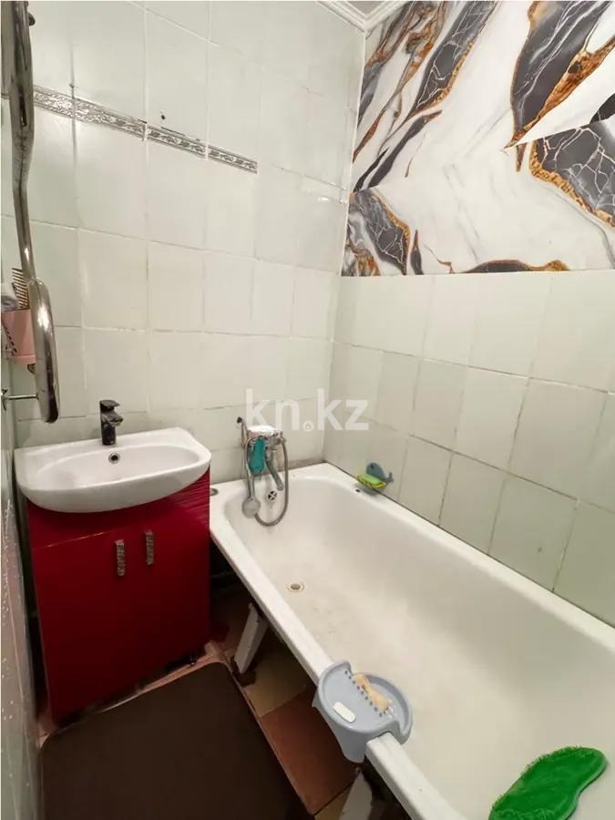 Продажа 3-комнатной квартиры, 48 м², мкр-н 16, дом  2 - Продажа  трехкомнатных квартир в Караганде с фото фото 4 из 6