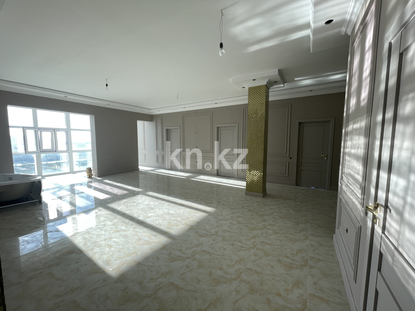 Продажа 4-комнатной квартиры, 142 м², ул. Желтоксан, дом  2/1 - Продажа квартир в Астане фото 1 из 37