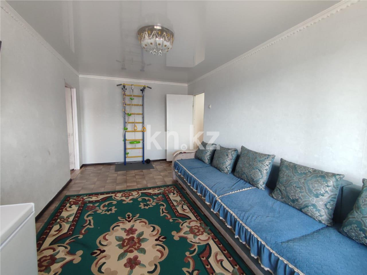 Продажа 3-комнатной квартиры, 63 м², ул. 40-летия Победы - Продажа  трехкомнатных квартир в Шахтинске фото 1 из 12