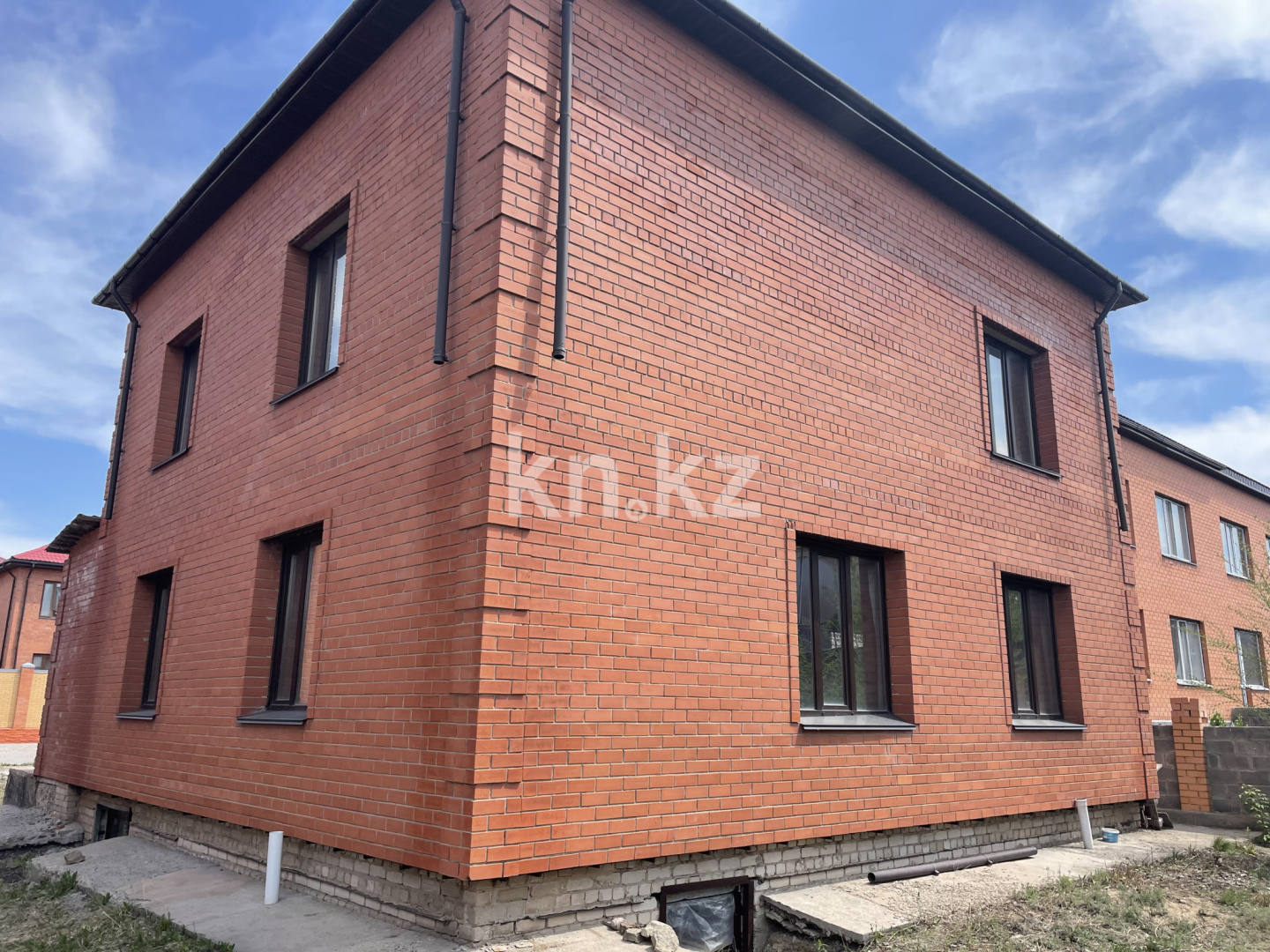 Продажа 7-комнатного дома, 325.8 м², ул. Муканова, дом  45/68 - Продажа домов и коттеджей в Караганде без посредников фото 9 из 17