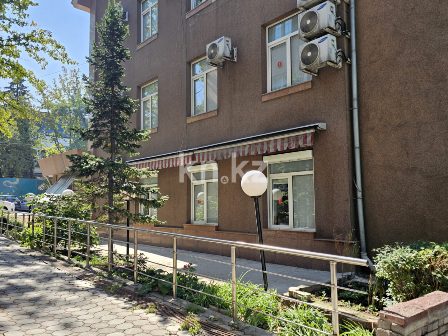 Продажа 3-комнатной квартиры, 80.7 м², ул. Желтоксан в Алматы - фото 31
