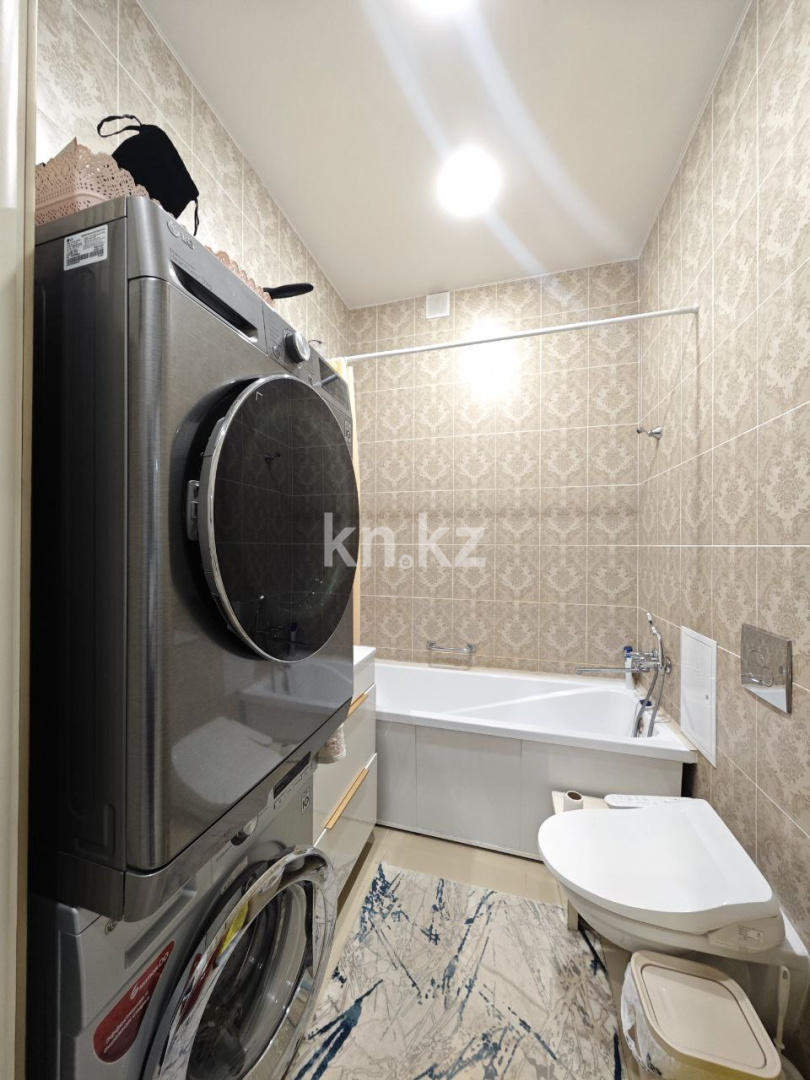 Продажа 3-комнатной квартиры, 84 м², ул. Муканова в Караганде - фото 14