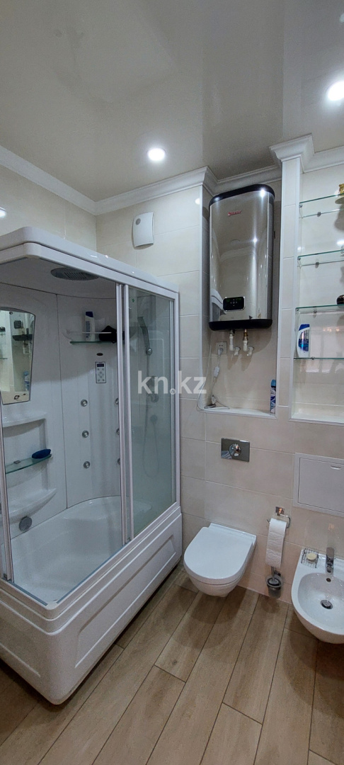 Продажа 4-комнатной квартиры, 145 м², ул. Аманжолова, дом  41 в Караганде - фото 13