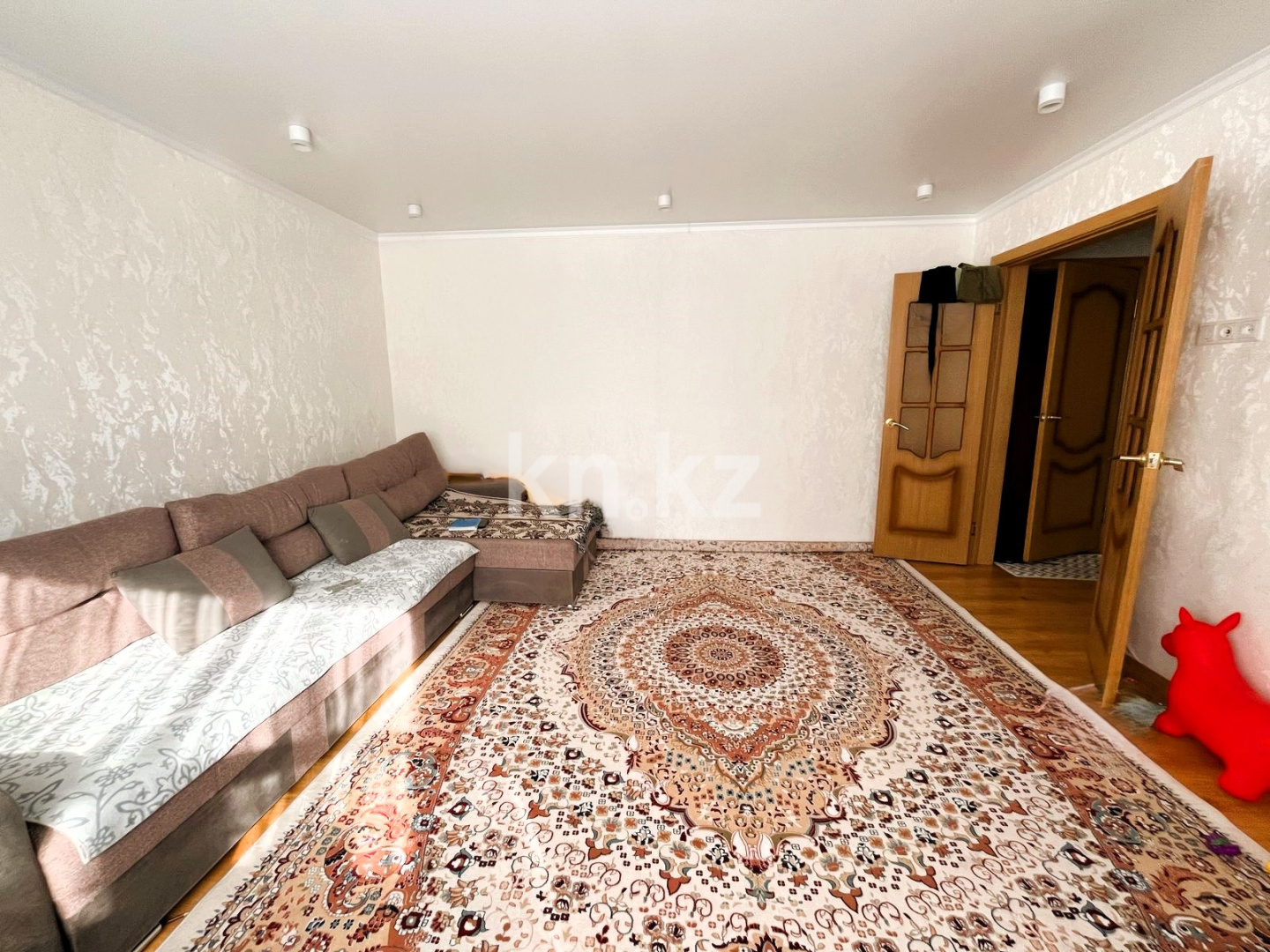 Продажа 2-комнатной квартиры, 52 м², мкр-н Орбита-1 - Продажа  двухкомнатных квартир в Караганде фото 2 из 16