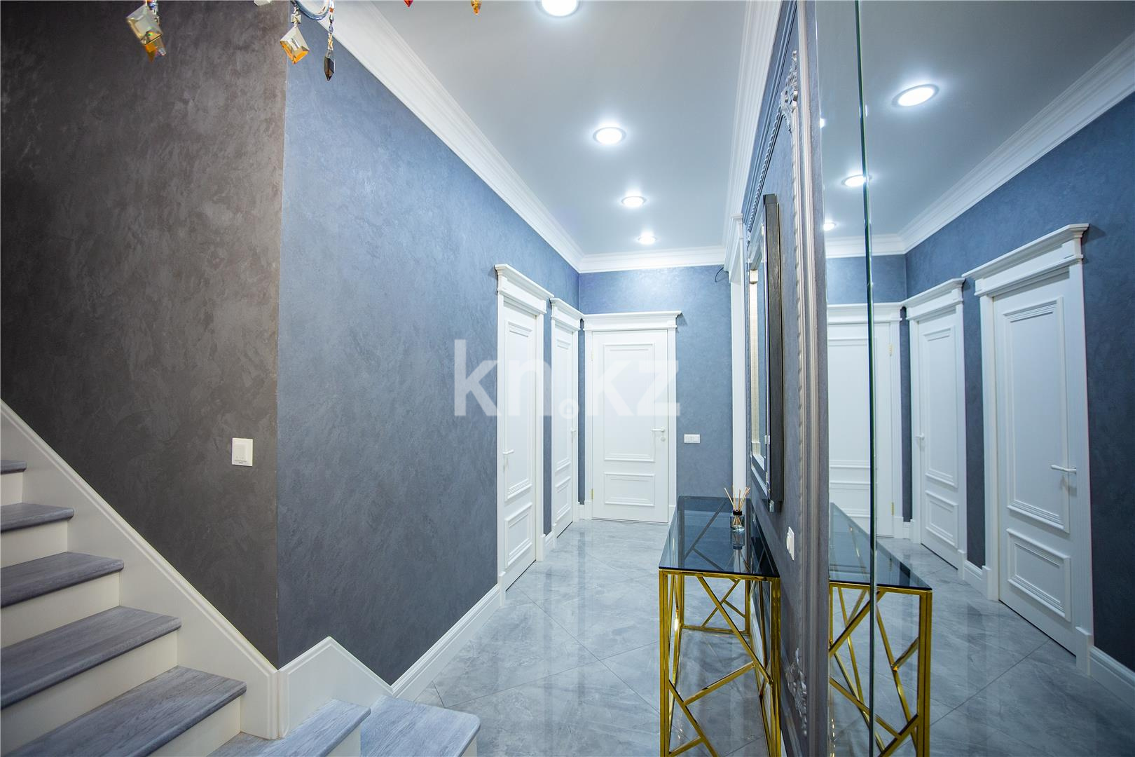 Продажа 4-комнатной квартиры, 154 м², ул. Аманжолова в Караганде - фото 3