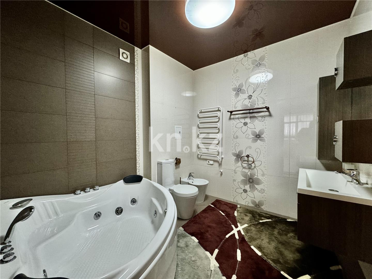 Продажа 6-комнатной квартиры, 227 м², ул. Ерубаева, дом  50/6 - Продажа  пятикомнатных квартир в Караганде фото 43 из 59