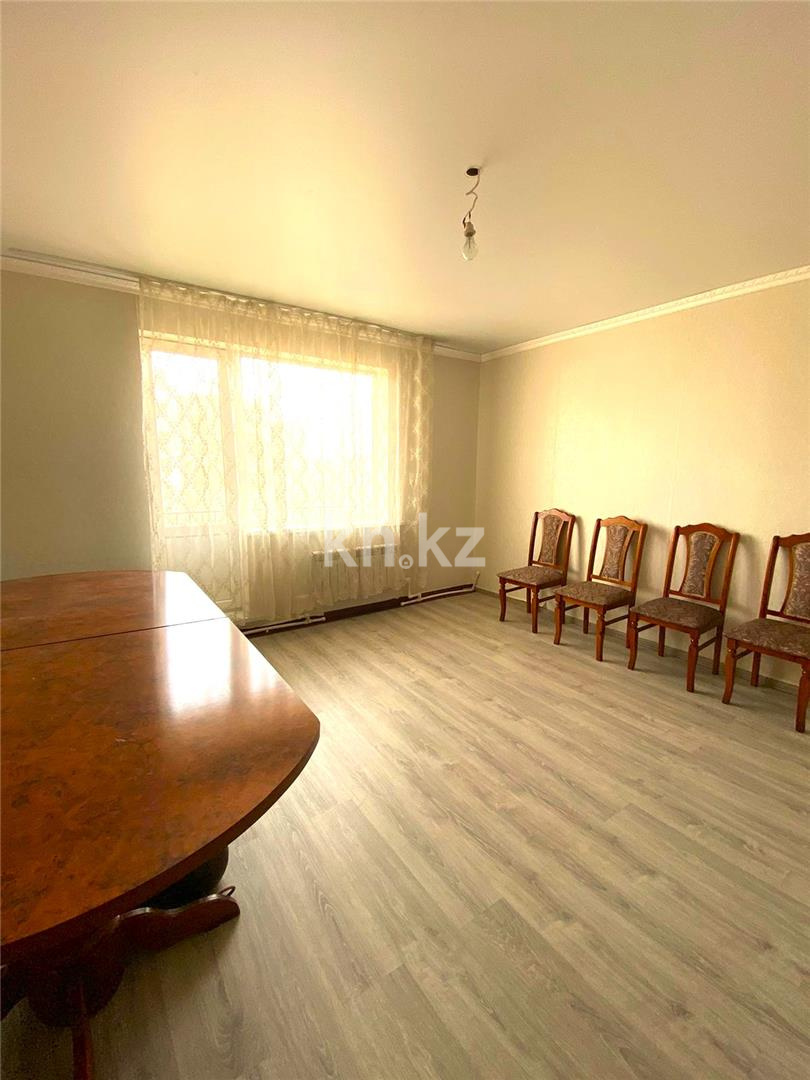 Продажа 3-комнатной квартиры, 65 м², ул. Стахановская, дом  24 - Продажа квартир в Караганде фото 1 из 11