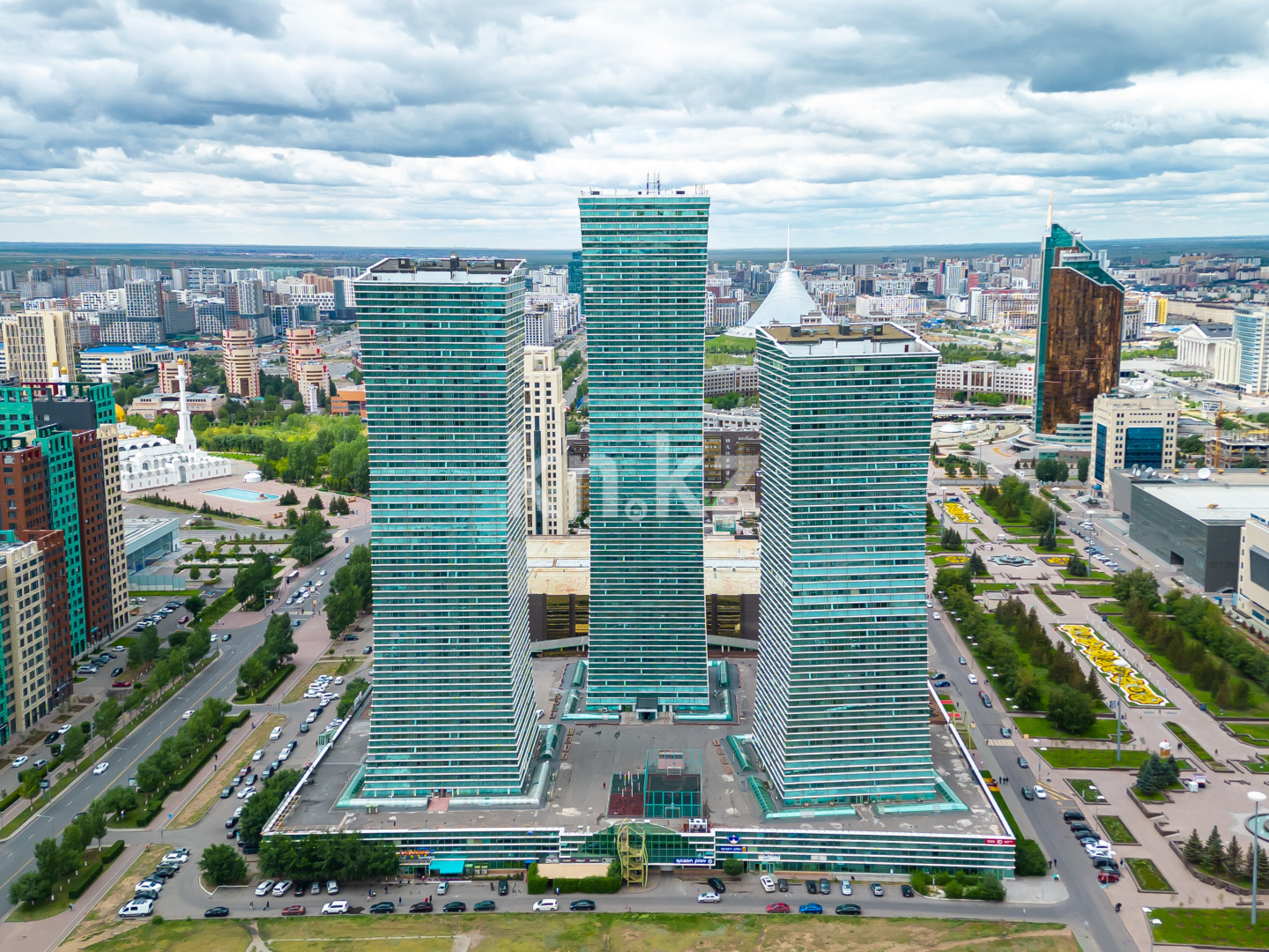 Продажа 3-комнатной квартиры, 130 м², ул. Достык, дом  5/1 - ул. Сауран в Астане - фото 40