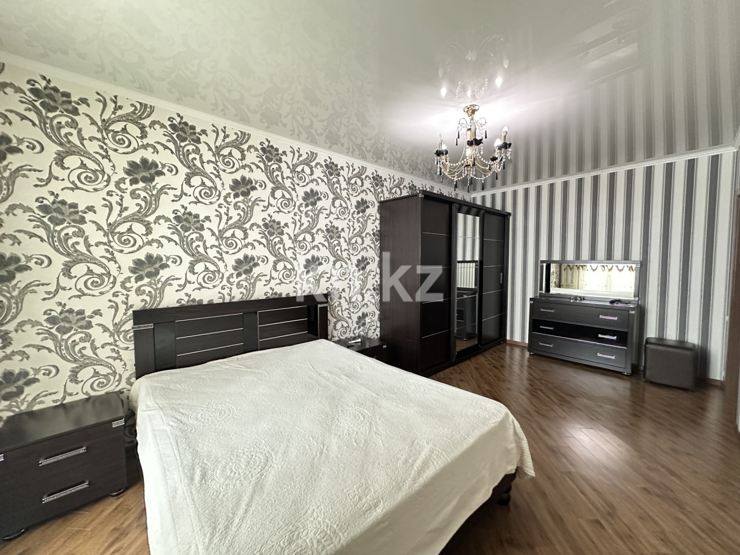 Аренда 3-комнатной квартиры, 117 м², пр. Шахтеров, дом  60 - Аренда  трехкомнатных квартир помесячно в Караганде фото 15 из 40