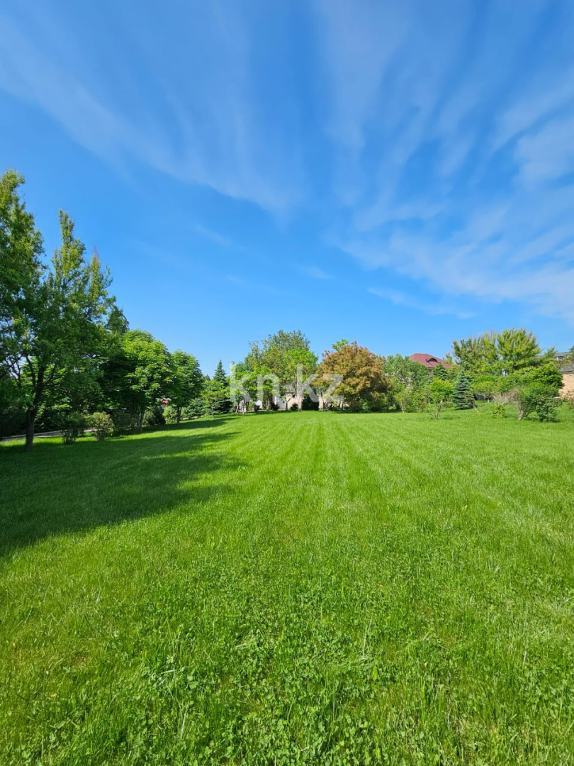 Продажа 8-комнатного дома, 1000 м², пр. Абылай хана - Продажа квартир в Алматы фото 2 из 4