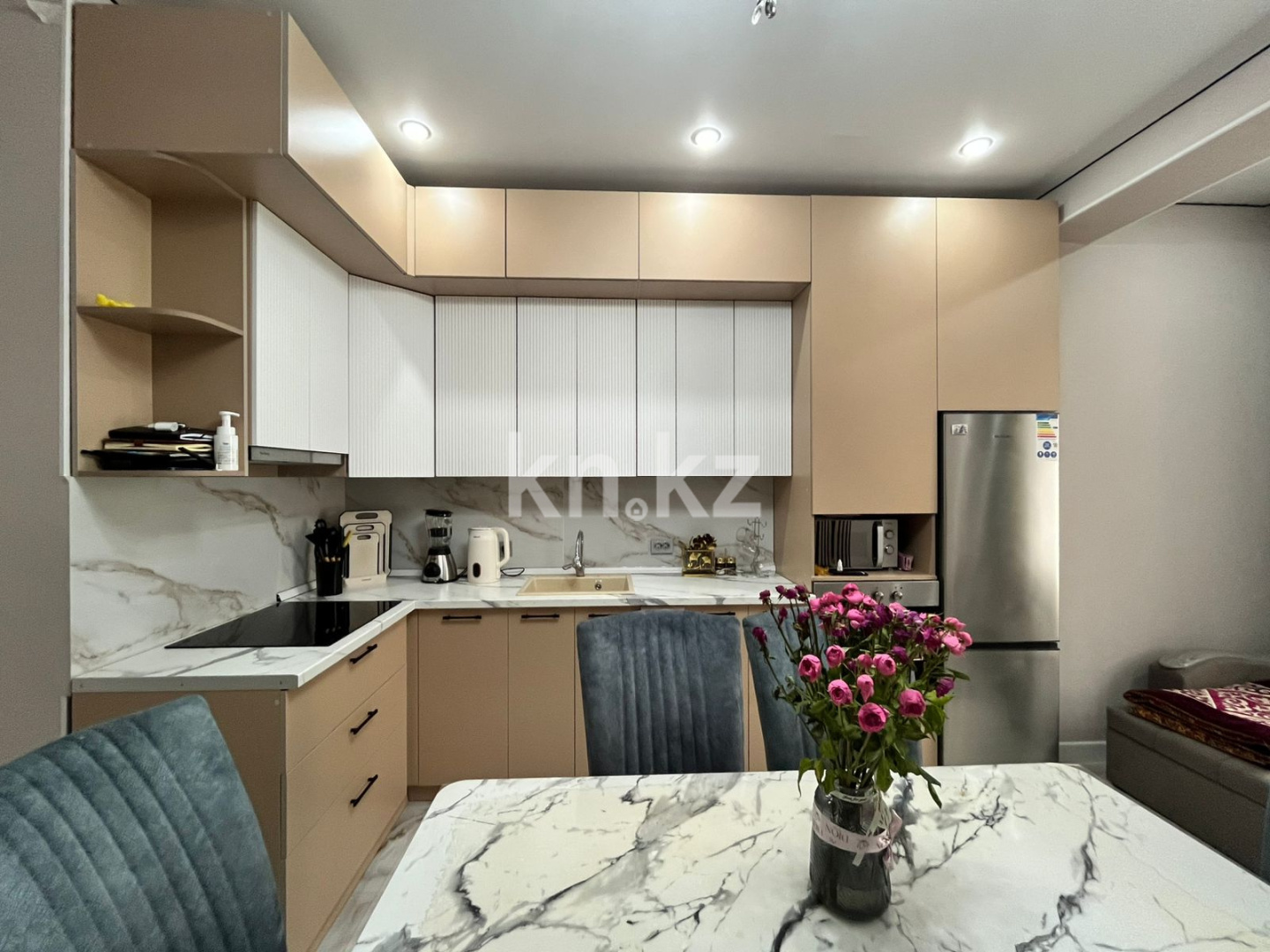 Аренда 2-комнатной квартиры посуточно, 50.6 м², пр. Райымбека, дом  348/1 - ул. Емцова - Аренда  двухкомнатных квартир посуточно в Алматы без посредников фото 1 из 17