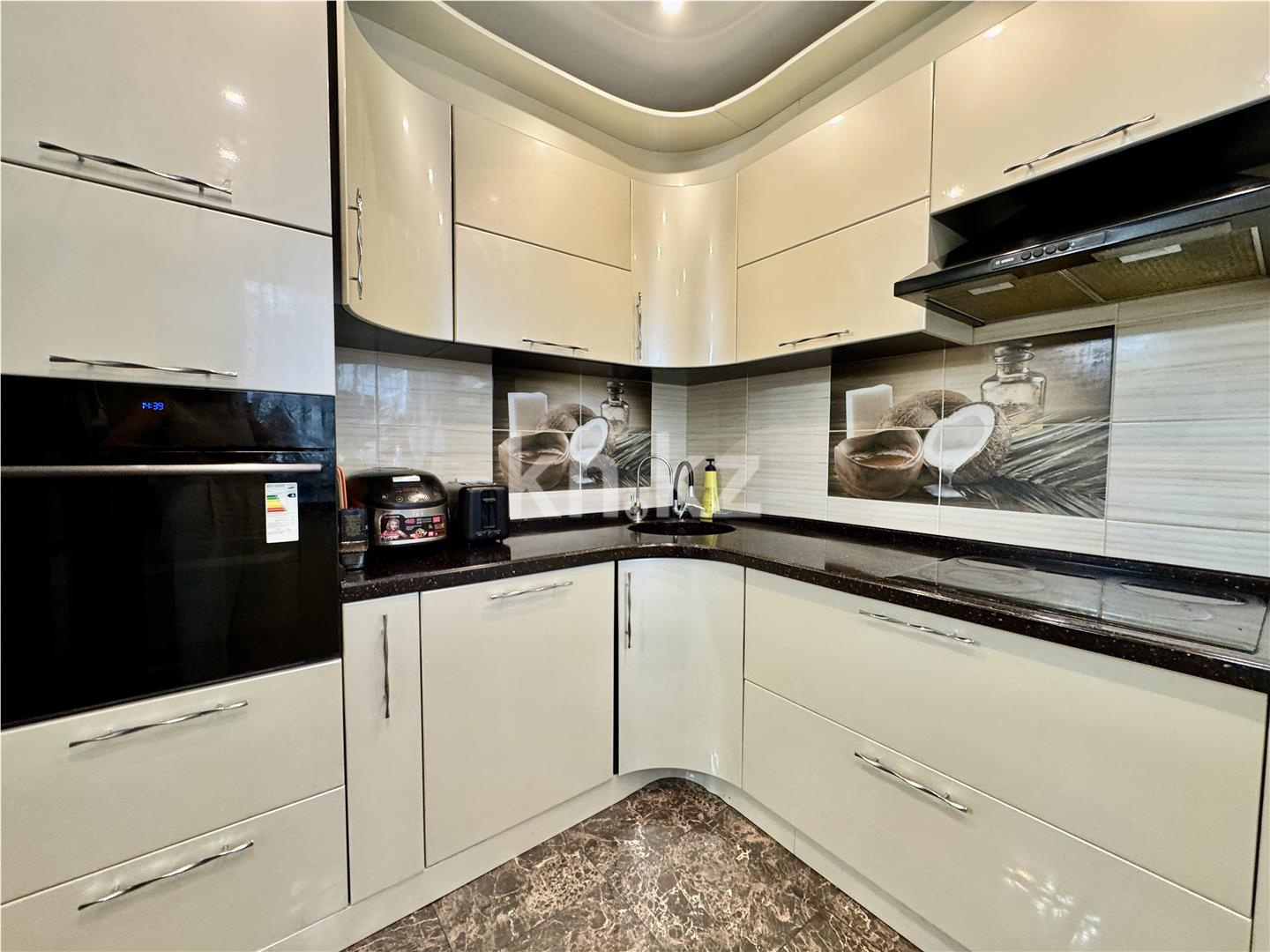 Продажа 4-комнатной квартиры, 93 м², ул. Аманжолова, дом  71 - Продажа  четырехкомнатных квартир в Караганде фото 15 из 35