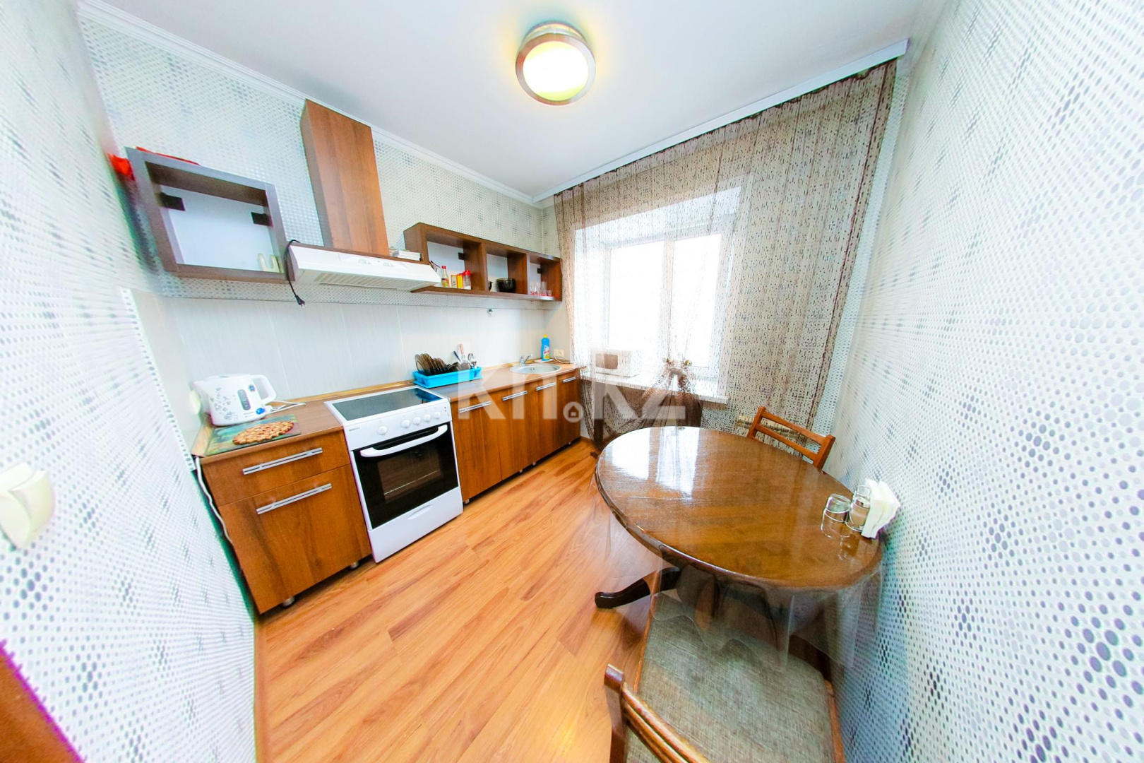 Аренда 2-комнатной квартиры посуточно, 50 м², ул. Кайсенова, дом  123 - Аренда квартир посуточно в Усть-Каменогорске фото 2 из 12