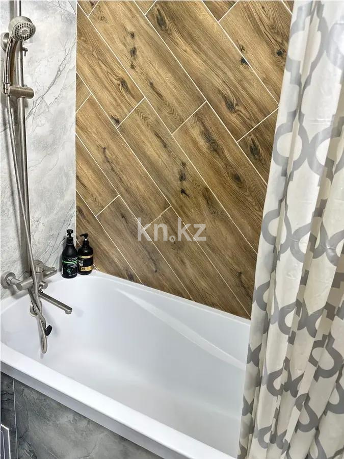 Продажа 4-комнатной квартиры, 80 м², пр. Республики, дом  18 в Караганде - фото 5