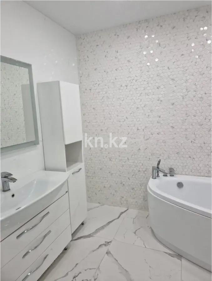 Продажа 4-комнатной квартиры, 117 м², ул. Омарова, дом  27 в Астане - фото 4
