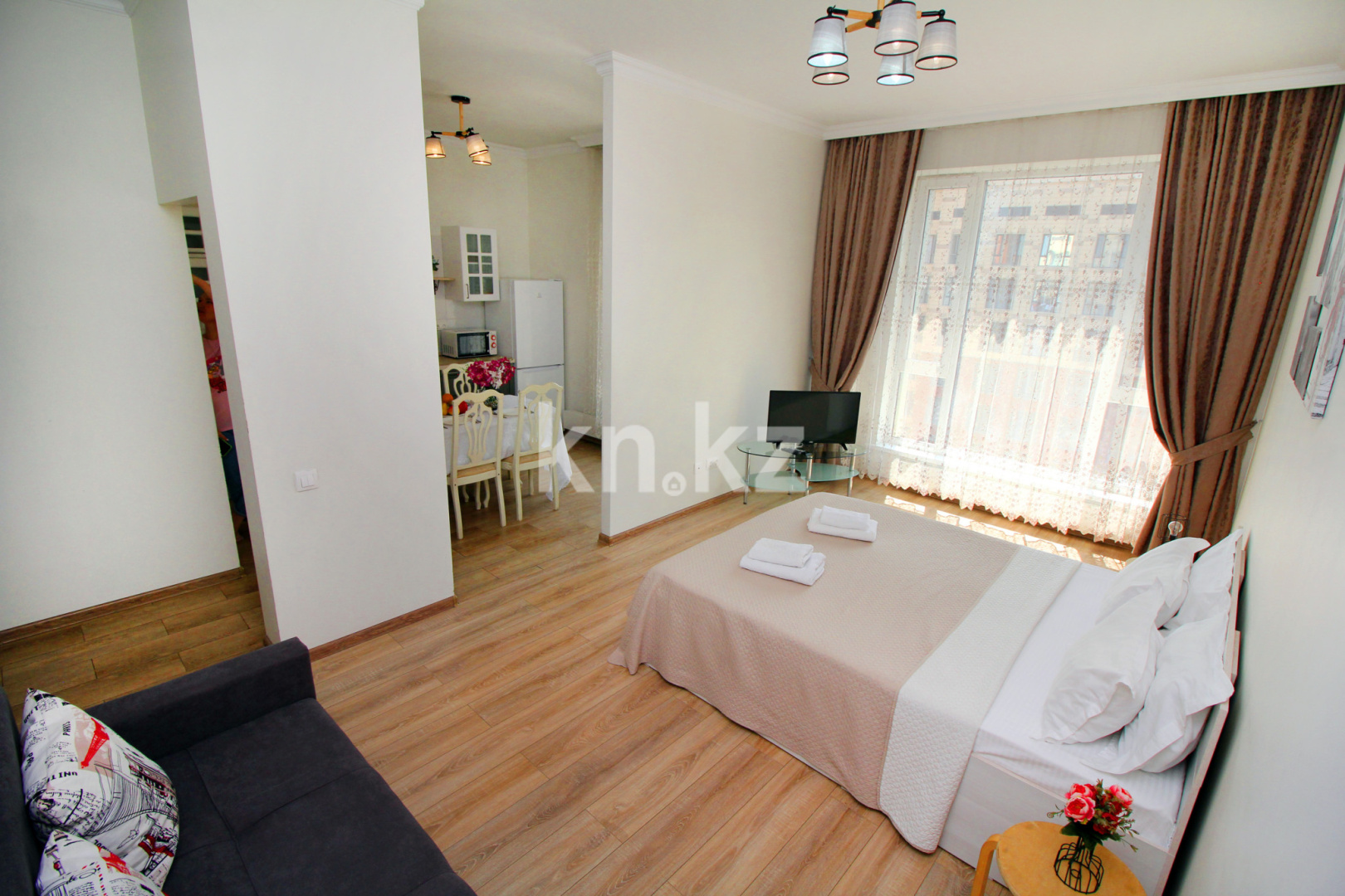 Аренда 1-комнатной квартиры посуточно, 40 м², пр. Абая, дом  109/6 - ул. Манаса - Аренда жилой и коммерческой недвижимости в Алматы фото 2 из 30