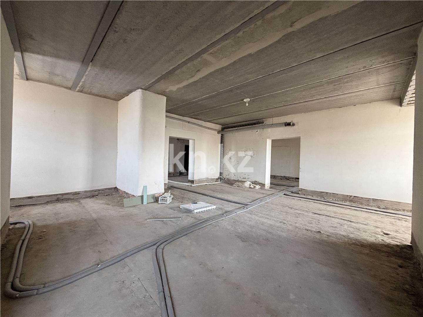 Продажа 3-комнатной квартиры, 149 м², ул. Аманжолова в Караганде - фото 2