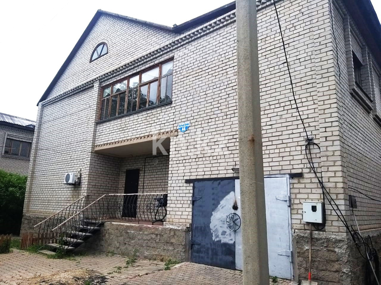 Продажа 7-комнатного дома, 421.7 м², ул. Батыр Баяна, дом  44 - Продажа домов, коттеджей в Караганде фото 1 из 11