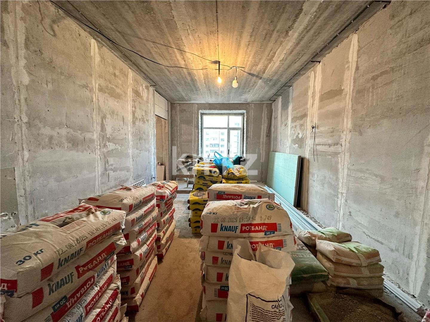 Продажа 3-комнатной квартиры, 104 м², пр. Шахтеров, дом  73/1 - Продажа  трехкомнатных квартир в Караганде фото 2 из 15