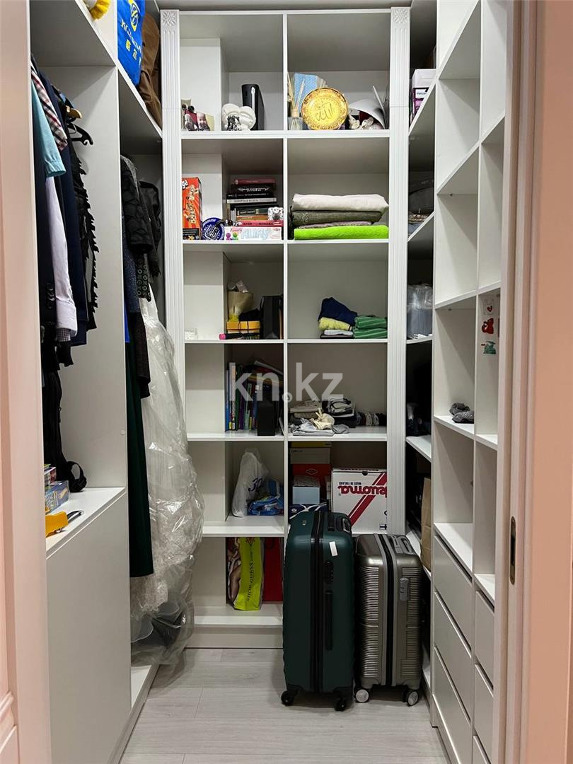 Продажа 4-комнатной квартиры, 124 м², ул. Аманжолова, дом  96/1 - Продажа  четырехкомнатных квартир в Караганде фото 15 из 23