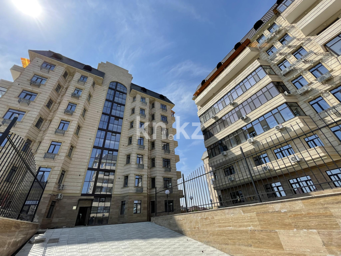 Продажа 5-комнатной квартиры, 191.2 м², ул. Сейфуллина, дом  5в - Продажа квартир в Атырау фото 14 из 16