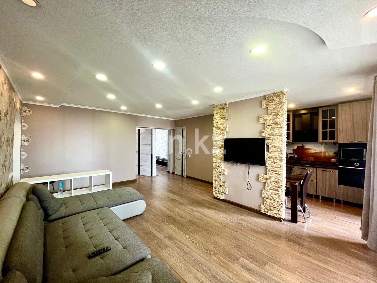 Продажа 3-комнатной квартиры, 67 м², пр. Республики, дом  18 - Продажа  трехкомнатных квартир в Караганде фото 1 из 21