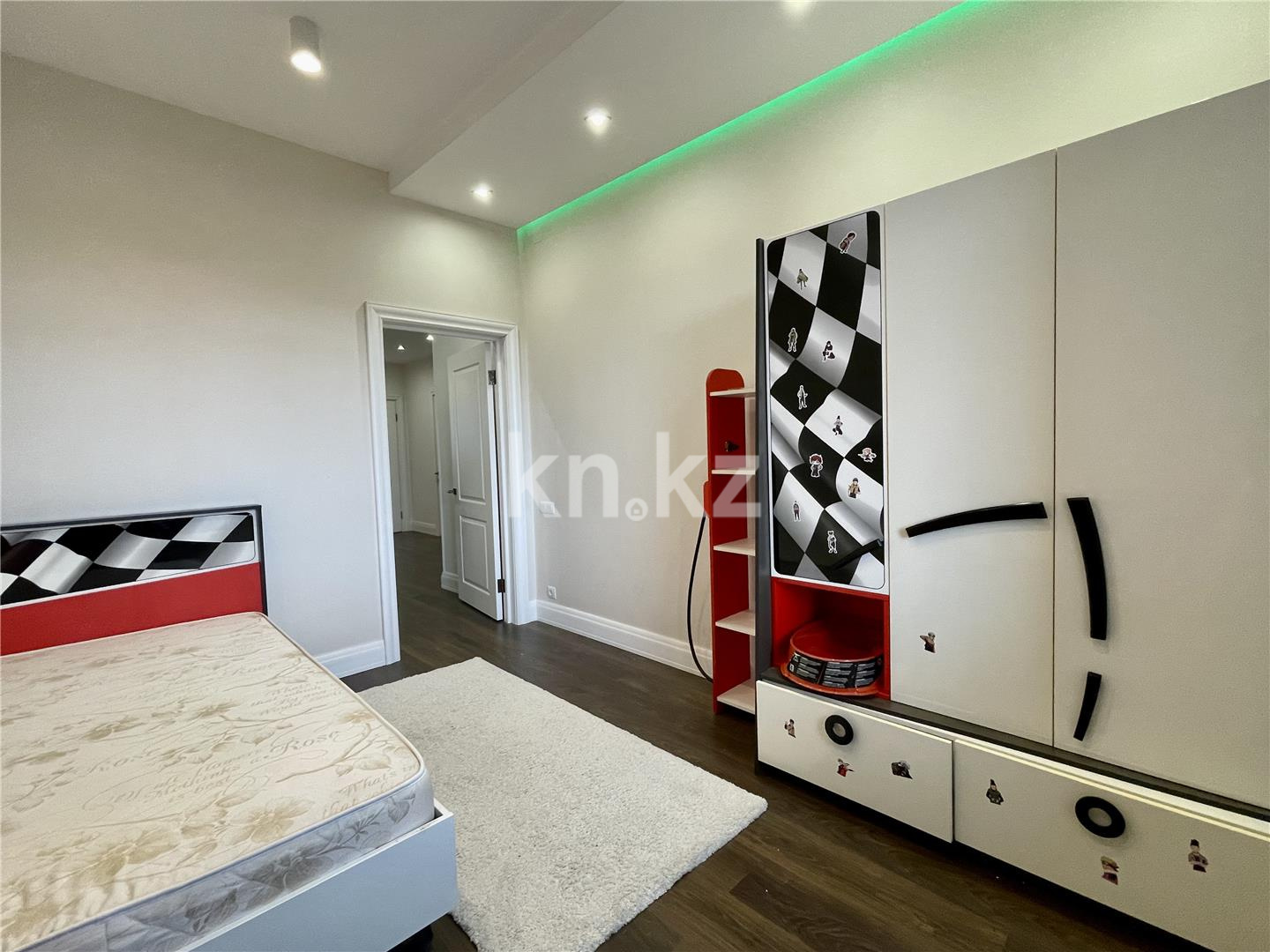 Продажа 7-комнатной квартиры, 178 м², мкр-н Гульдер-1 - Продажа  пятикомнатных квартир в Караганде фото 13 из 37