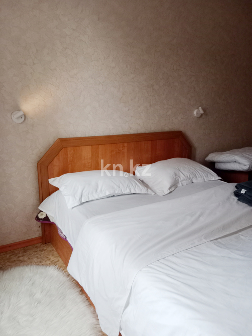 Аренда 2-комнатной квартиры посуточно, 46 м², ул. Казахстан, дом  106 - Аренда квартир посуточно в Усть-Каменогорске фото 3 из 7