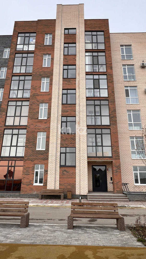 Аренда 1-комнатной квартиры, 42 м², мкр-н Голубые Пруды, дом  456/5 - Аренда жилой и коммерческой недвижимости в Казахстане фото 1 из 17