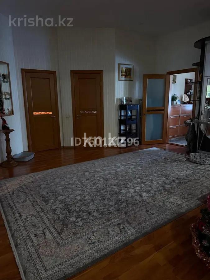 Продажа 3-комнатной квартиры, 135 м², ул. Аманжолова - Продажа квартир в Караганде фото 8 из 8
