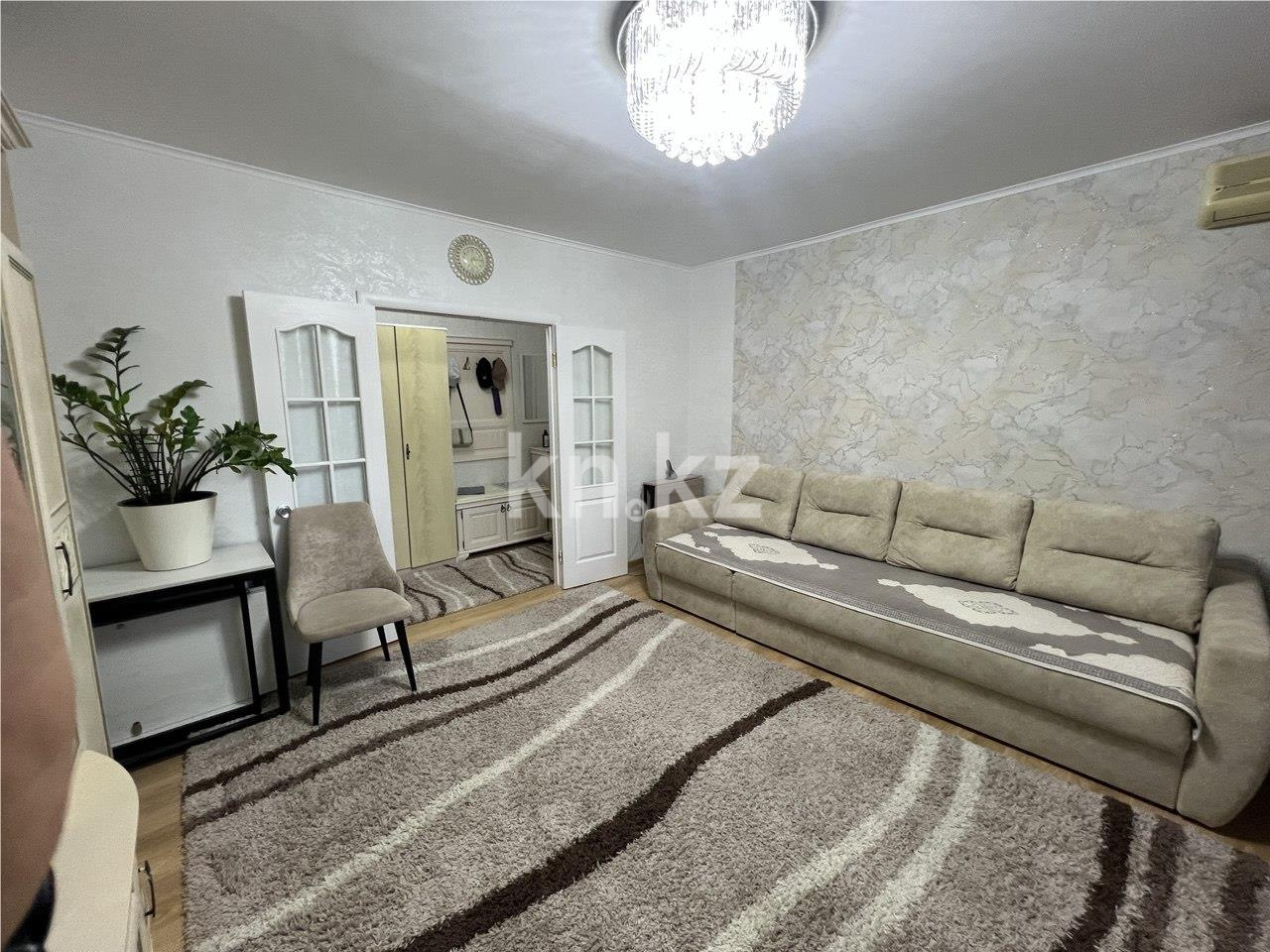 Продажа 3-комнатной квартиры, 63 м² - Продажа трехкомнатных квартир на Юго-Востоке Караганды - страница 3 фото 1 из 13