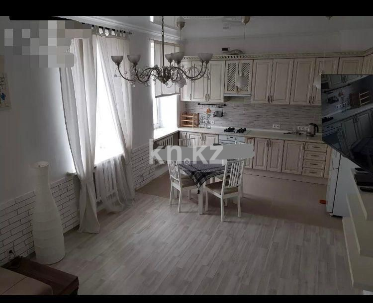 Продажа 3-комнатной квартиры, 86 м², Бухар-жырау 14, дом  Абая 2 - Продажа квартир в Караганде фото 1 из 4