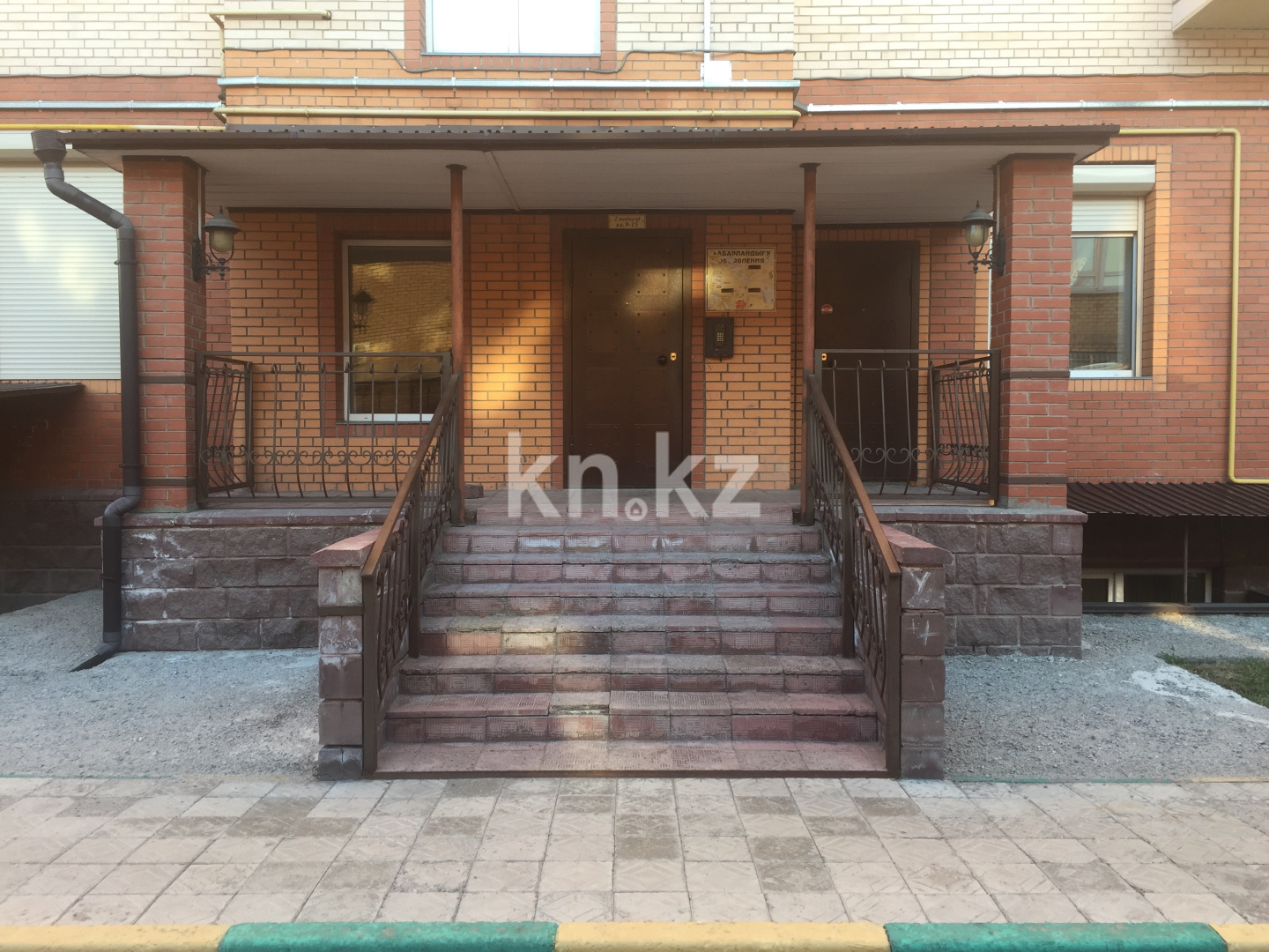 Продажа 3-комнатной квартиры, 98 м², ул. Аманжолова в Караганде - фото 20