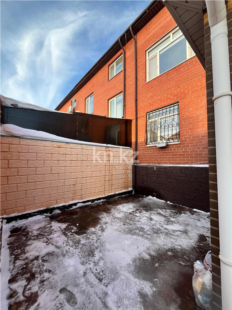 Продажа 5-комнатного дома, 300 м², ул. Муканова, дом  45/14 - Продажа квартир в Казахстане фото 1 из 21