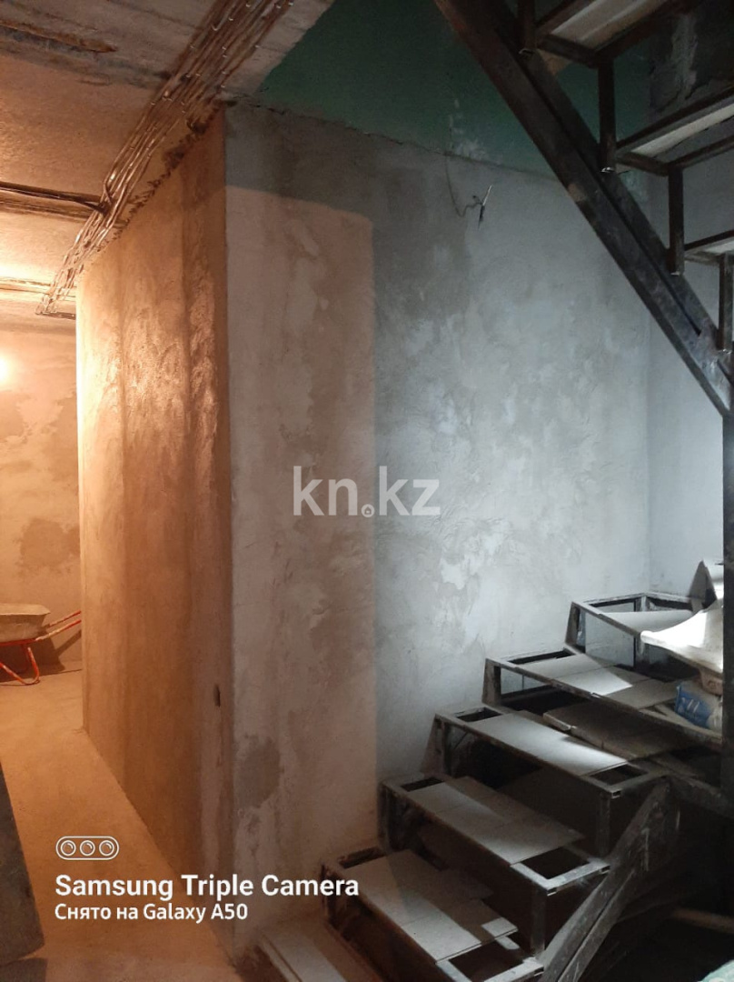 Продажа 4-комнатной квартиры, 116 м², ул. Ихсанова - Продажа квартир в Уральске фото 3 из 5