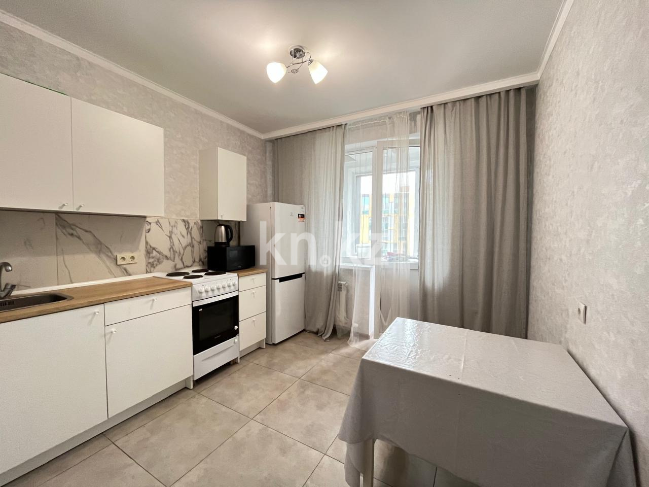 Аренда 1-комнатной квартиры, 39 м², ул. Толе би, дом  46 - Аренда жилой и коммерческой недвижимости в Казахстане фото 1 из 6