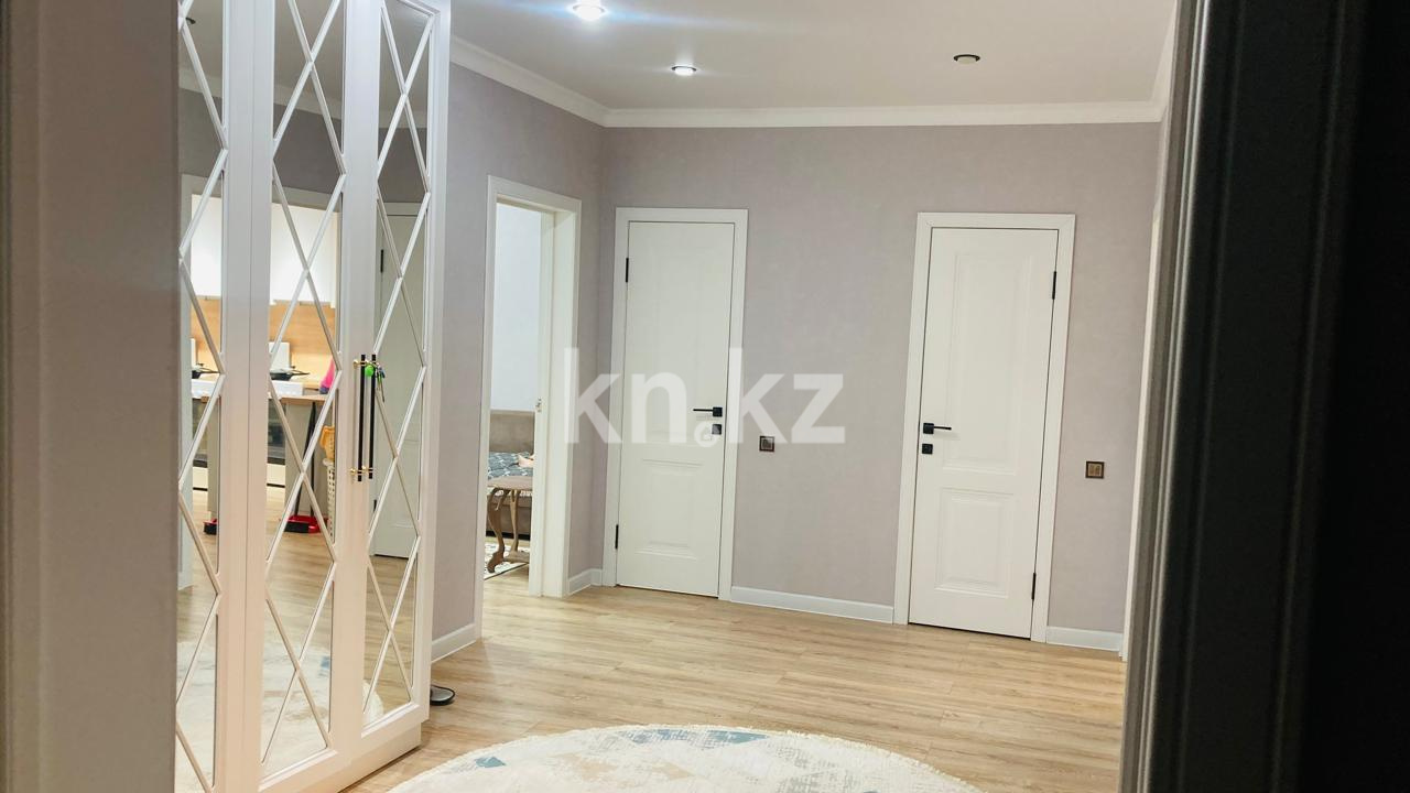 Продажа 3-комнатной квартиры, 84 м², ул. Сатыбалдина - Продажа  трехкомнатных квартир в Караганде фото 18 из 26