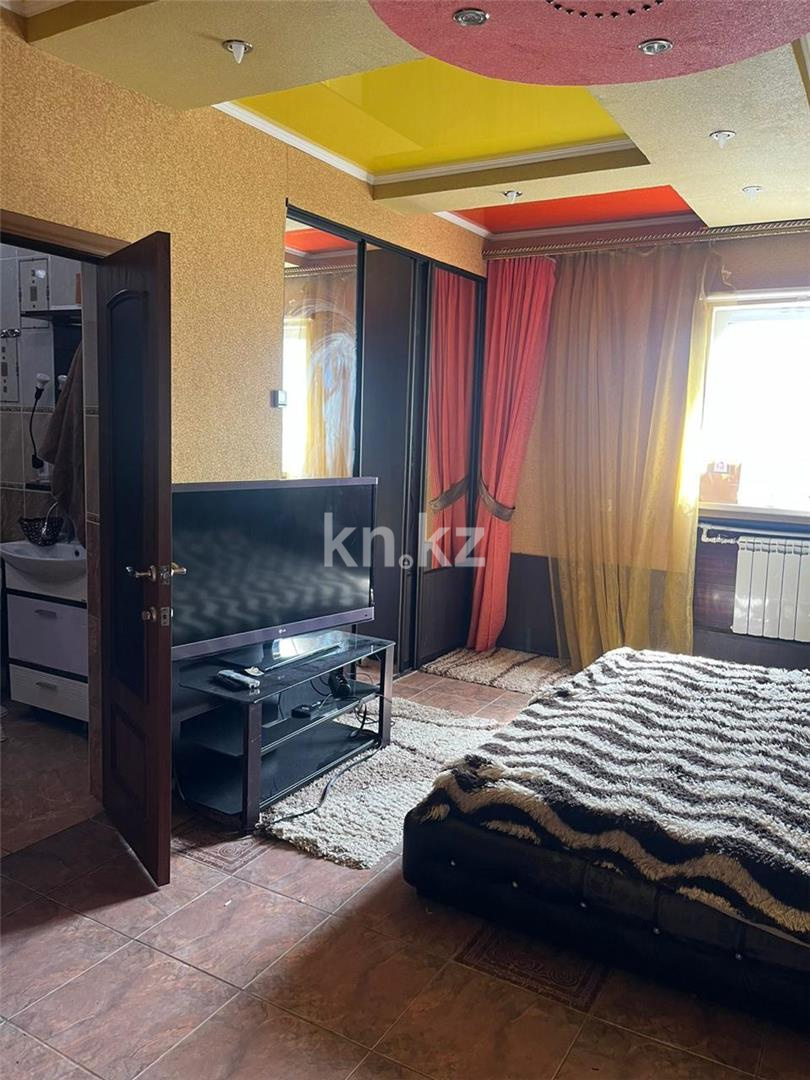 Продажа 7-комнатного дома, 215 м², ул. Сергея Лазо - Аренда квартир помесячно в Уральске фото 16 из 27