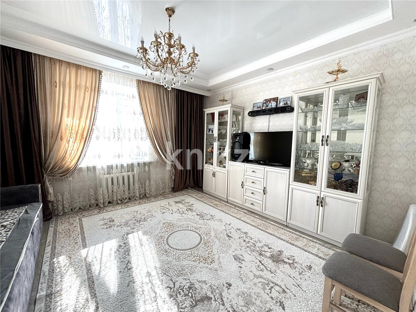 Продажа 3-комнатной квартиры, 77 м², ул. Абая в Караганде - фото 2