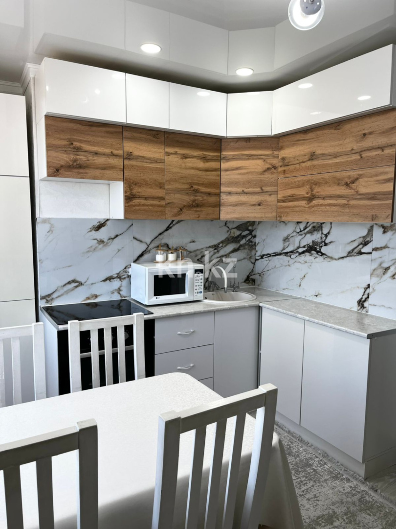 Продажа 2-комнатной квартиры, 77 м², ул. Ермекова - Продажа квартир в Караганде фото 1 из 18