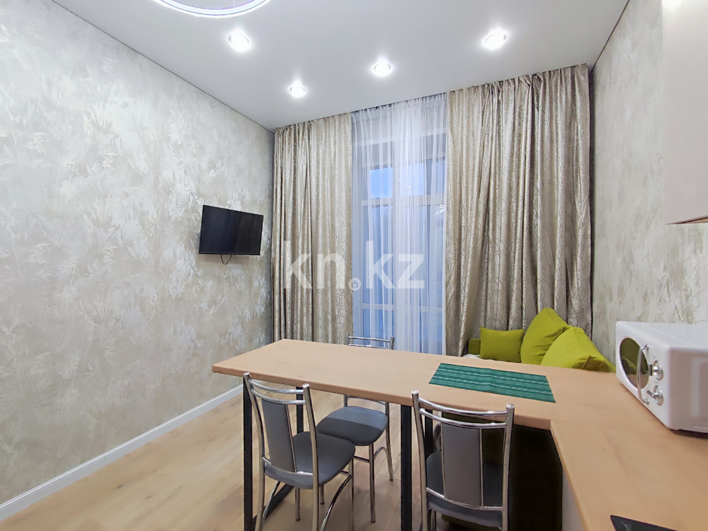 Аренда 1-комнатной квартиры, 44 м², пр. Шахтеров, дом  20/4 - Аренда квартиры помесячно в Караганде фото 1 из 10